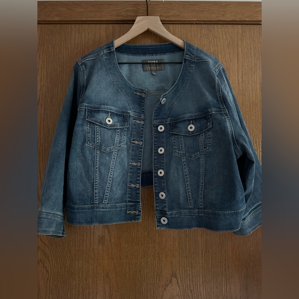 Torrid collarless cropped denim jacket size 3